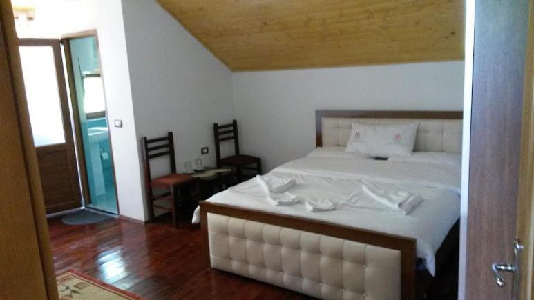 Guesthouse Mehmeti ヴァルボナ エクステリア 写真